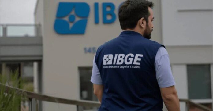 Processo seletivo do IBGE oferece vagas de nível médio em todo o país, com salários de até R$ 4.008 e benefícios.