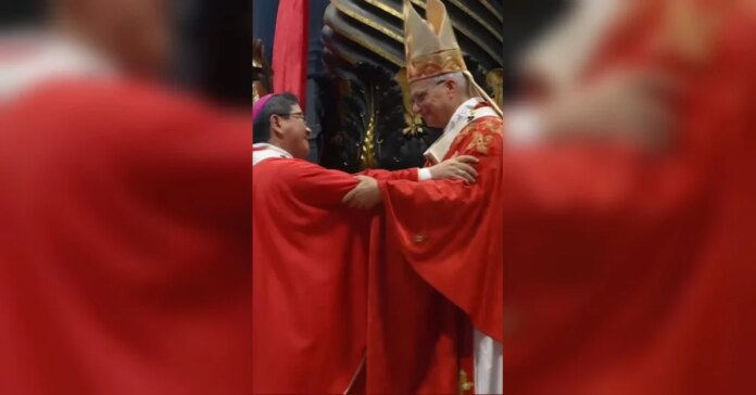 Dom Julio Endi Akamine recebe o Pálio Arquiepiscopal das mãos do Papa Leão XIV durante cerimônia realizada na Basílica de São Pedro, no Vaticano. Foto: reprodução/@vaticannewspt