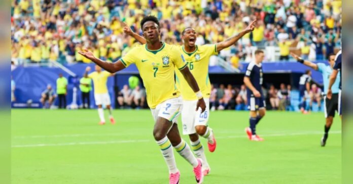 Vini Jr comemora o gol do Brasil sobre a Escócia na Copa do Mundo. Foto: William Volcov/Parceiro/Agência O Dia