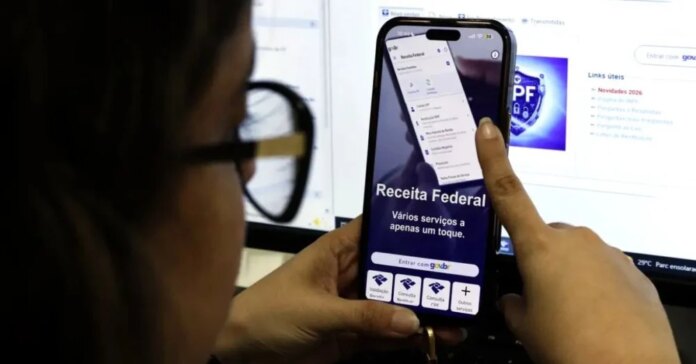 Cerca de 4 milhões de contribuintes poderão consultar a partir desta quarta-feira (8) o cashback do Imposto de Renda. O lote especial de restituição automática, estimado em quase R$ 500 milhões, será pago em parcela única no dia 15 via Pix.