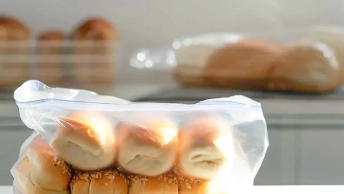 Aprenda a congelar pães de forma correta para comer no café da manhã. Foto: Divulgação.